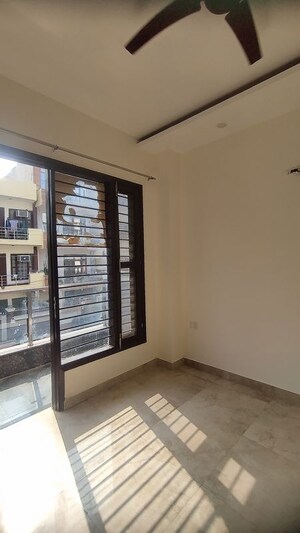 Room in 2 BHK Builder Floor at RWA Residential Society Sector 46, Sector 46 – for Rent