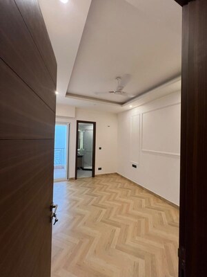 Room in 3 BHK Builder Floor at Raj One Good Earth, Sector 71 – for Sale