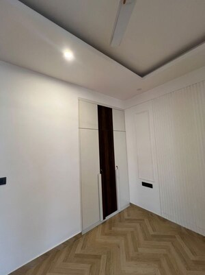 Room in 3 BHK Builder Floor at Raj One Good Earth, Sector 71 – for Sale