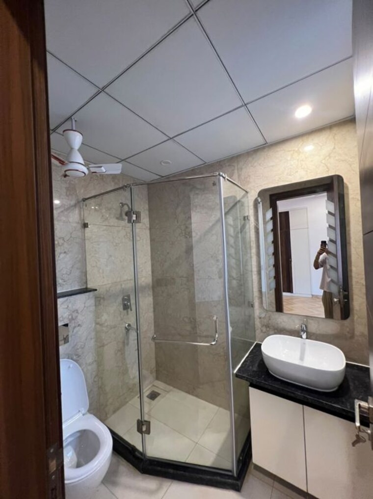 Bathroom, raj-one-good-earth 3 Bedroom 1620 Sq.Ft. Builder Floor In Sector 71 Gurgaon 10710259