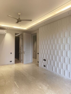 Room in 4 BHK Builder Floor at Kailash Colony – for Sale
