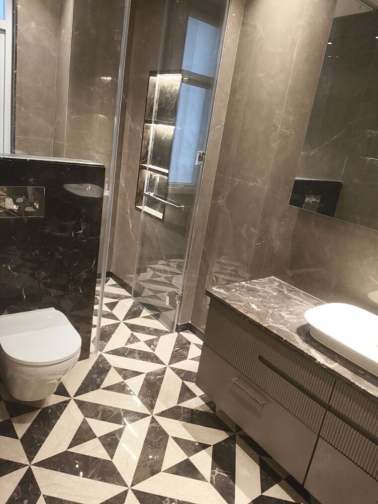 Bathroom, kailash colony 4 Bedroom 300 Sq.Yd. Builder Floor In Kailash Colony Delhi 10710275
