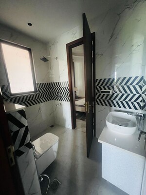 Team Area in 4 BHK Builder Floor at Sector 23 – for Rent