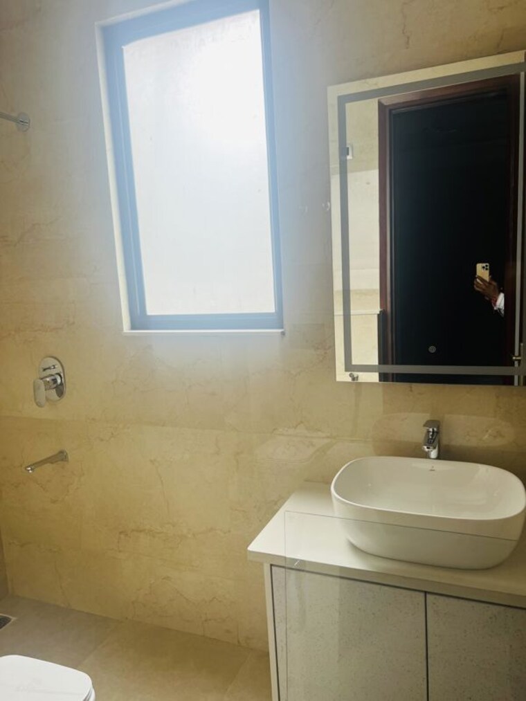 Bathroom, sector 23 4 Bedroom 2200 Sq.Ft. Builder Floor In Sector 23 Gurgaon 10710282