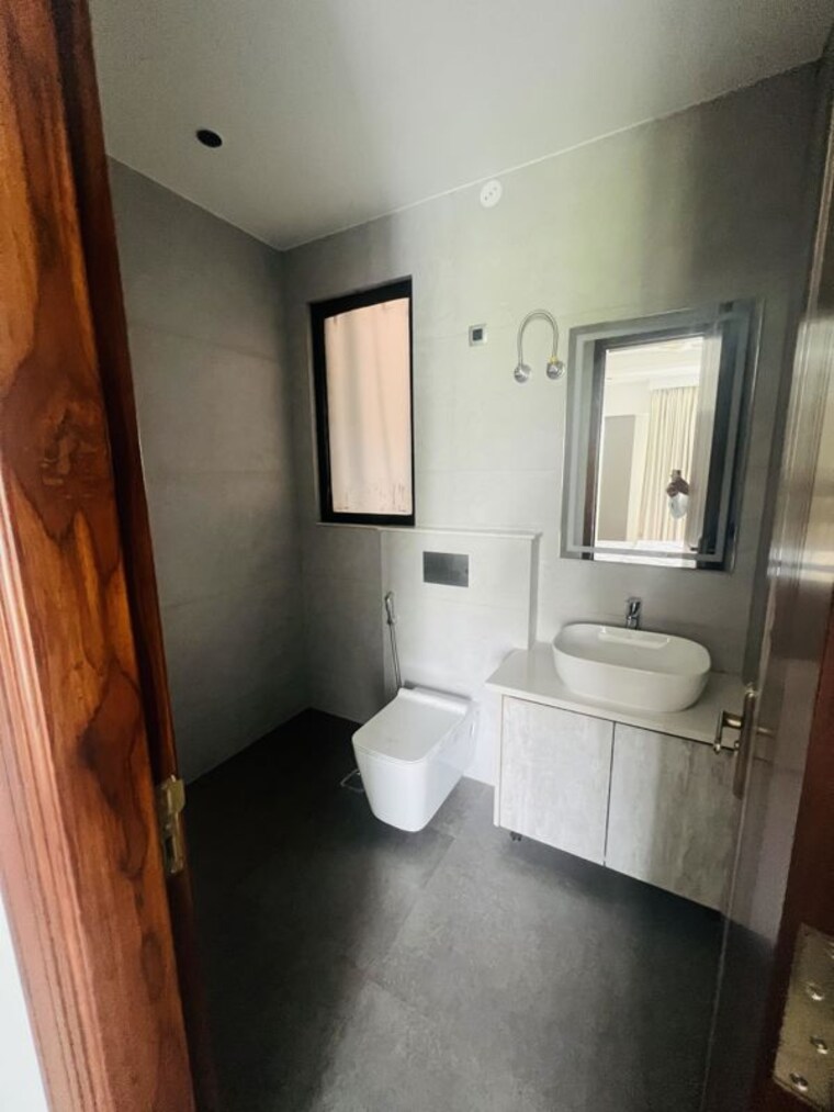 Bathroom, sector 23 4 Bedroom 2200 Sq.Ft. Builder Floor In Sector 23 Gurgaon 10710282
