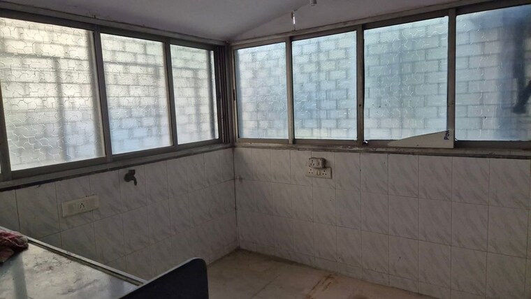 Room, mulund east Commercial Shop 313 Sq.Ft. In Mulund East Mumbai 10710291