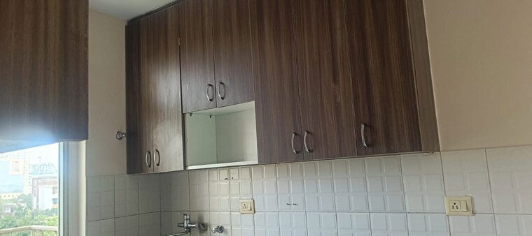 Bathroom, bptp-park-prime 2.5 Bedroom 1435 Sq.Ft. Apartment In Sector 66 Gurgaon 10710295
