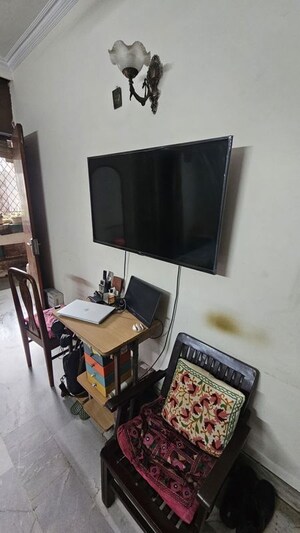 Furnished Amenities in 3 BHK Builder Floor at Chittaranjan Park – for Sale