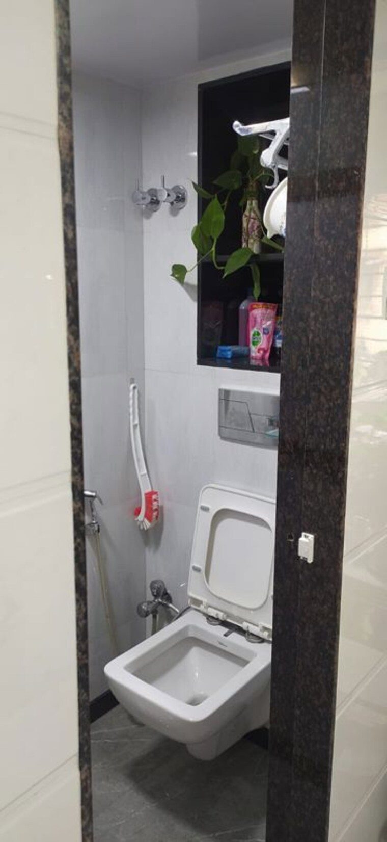 Bathroom, dadar west 1 RK 200 Sq.Ft. Apartment In Dadar West Mumbai 10710316