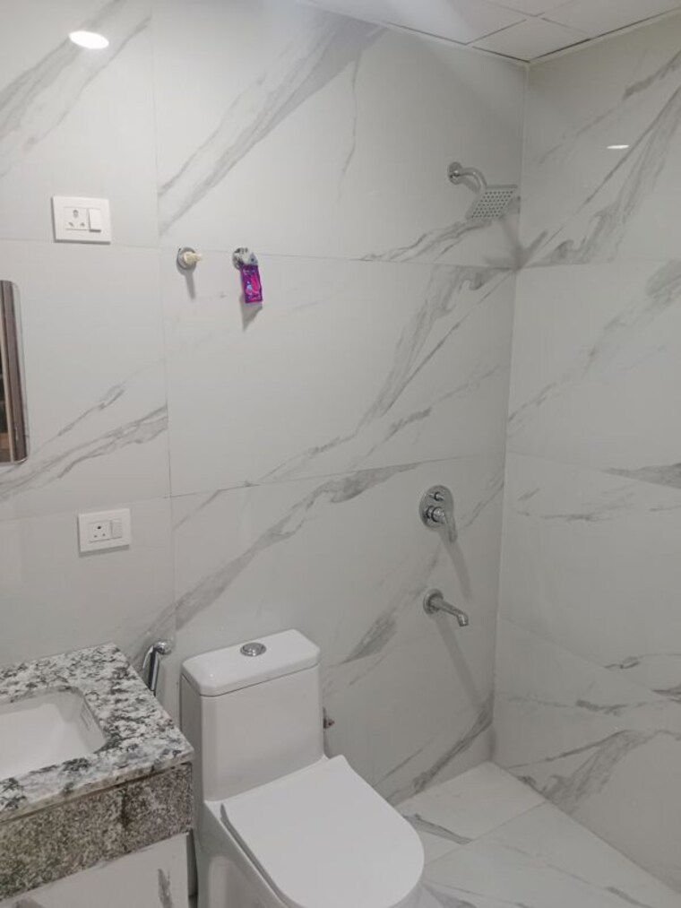 Bathroom, sector 23a 3 Bedroom 1600 Sq.Ft. Builder Floor In Sector 23a Gurgaon 10710395