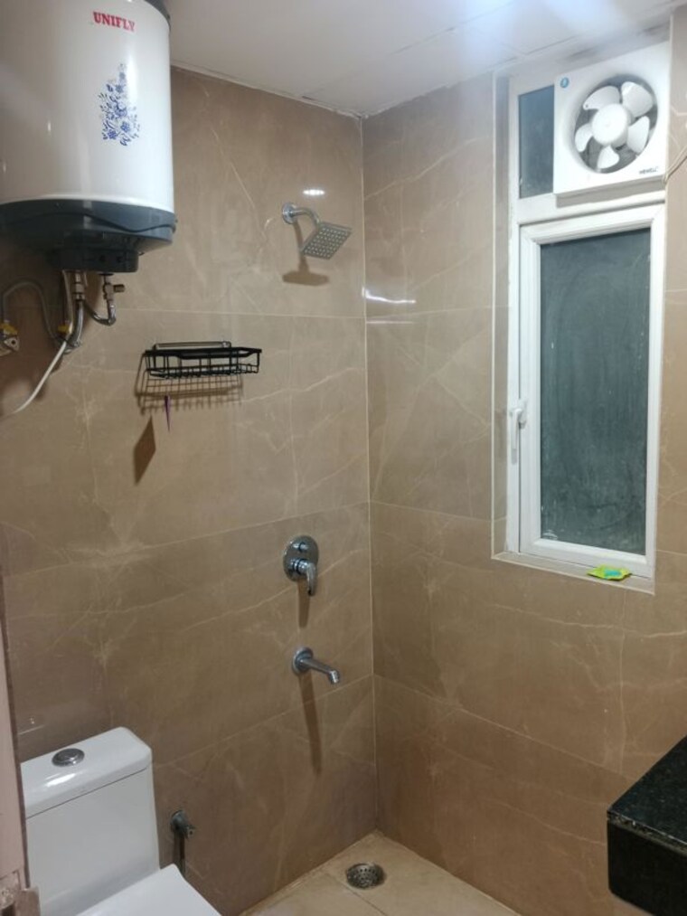 Bathroom, sector 23a 3 Bedroom 1600 Sq.Ft. Builder Floor In Sector 23a Gurgaon 10710395