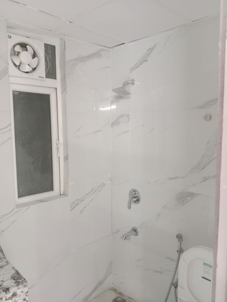 Bathroom, sector 23a 3 Bedroom 1600 Sq.Ft. Builder Floor In Sector 23a Gurgaon 10710395