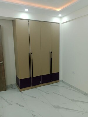 Room in 3 BHK Builder Floor at Sector 23a – for Rent