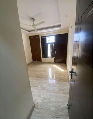 Room in 3 BHK Builder Floor at Rajouri Garden – for Rent