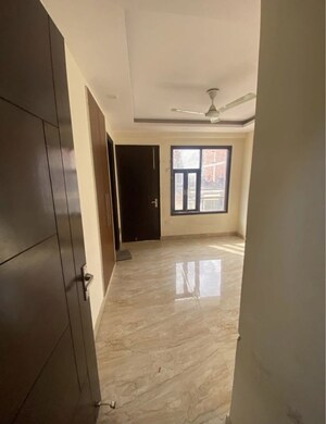 Room in 3 BHK Builder Floor at Rajouri Garden – for Rent