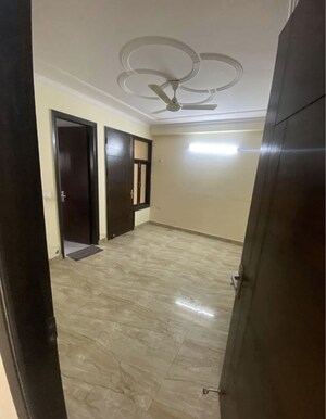 Room in 3 BHK Builder Floor at Rajouri Garden – for Rent