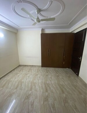 Room in 3 BHK Builder Floor at Rajouri Garden – for Rent
