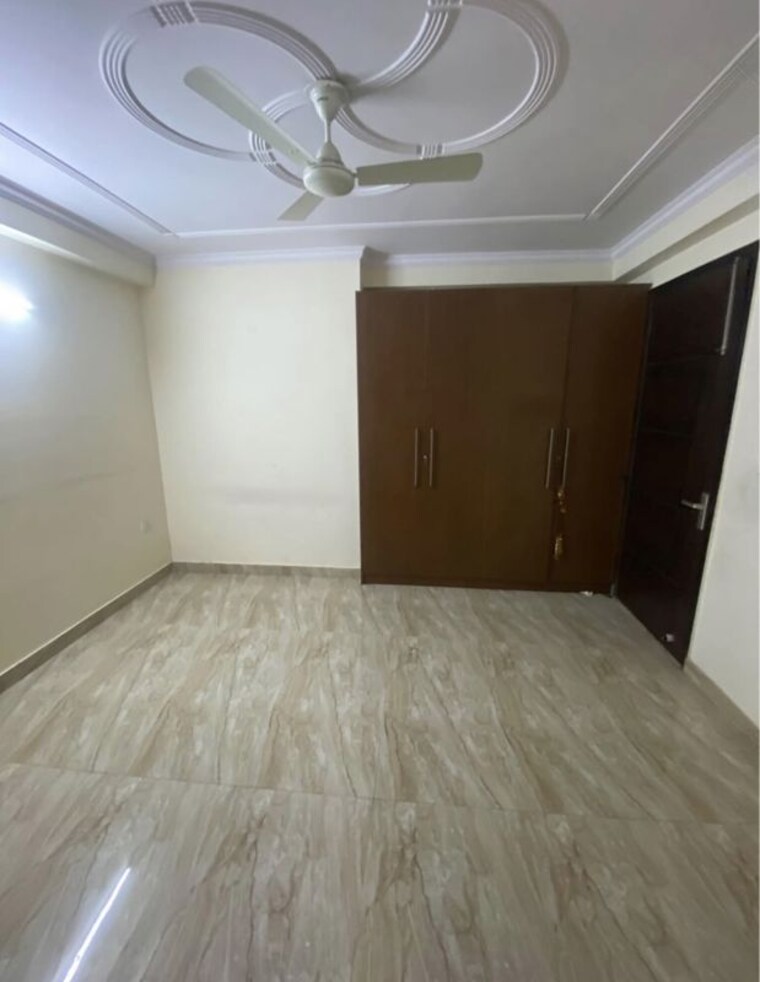 Room, rajouri garden 3 Bedroom 130 Sq.Yd. Builder Floor In Rajouri Garden Delhi 10710434
