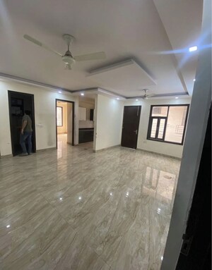 Room in 3 BHK Builder Floor at Rajouri Garden – for Rent
