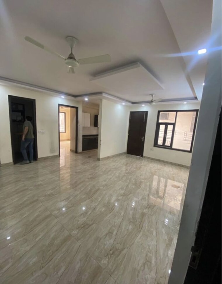 Room, rajouri garden 3 Bedroom 130 Sq.Yd. Builder Floor In Rajouri Garden Delhi 10710434