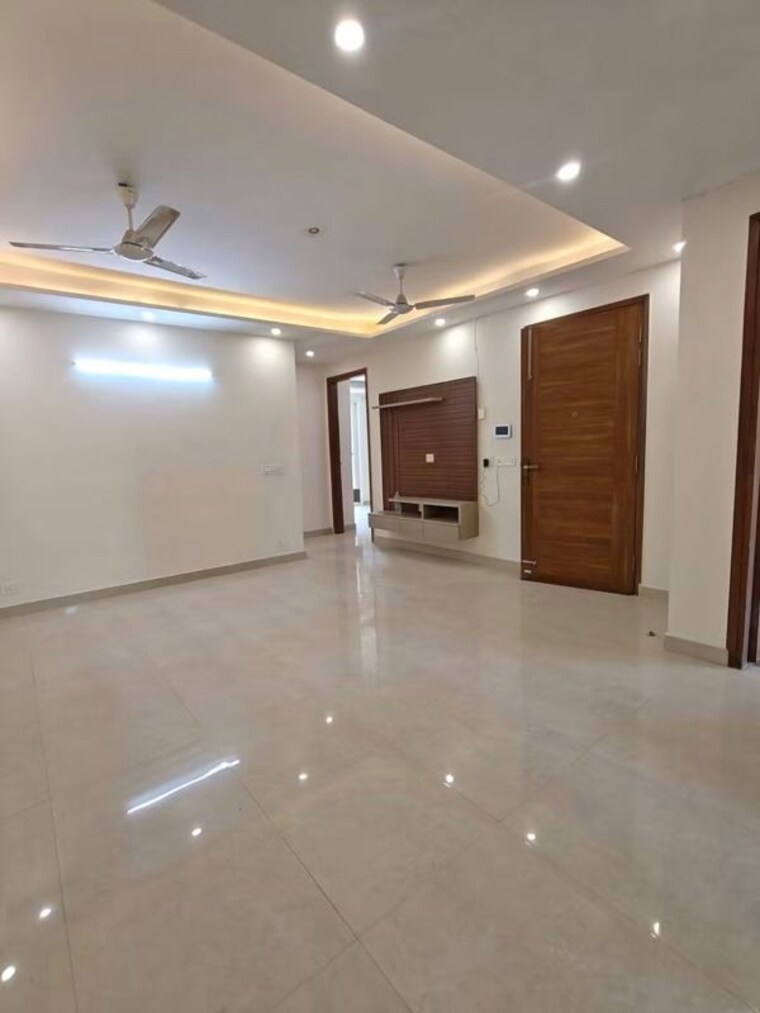 Room, sector 14 2 Bedroom 1125 Sq.Ft. Builder Floor In Sector 14 Gurgaon 10710427