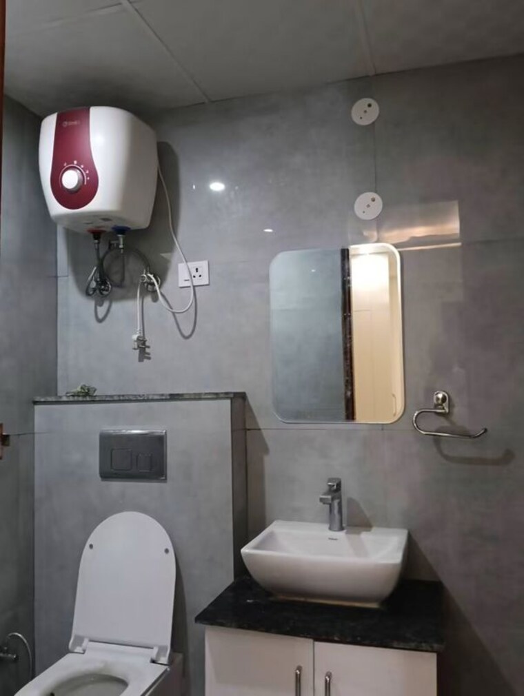Bathroom, sector 14 2 Bedroom 1125 Sq.Ft. Builder Floor In Sector 14 Gurgaon 10710427