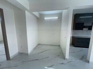 Room in 2 BHK Builder Floor at Sector 21 – for Rent
