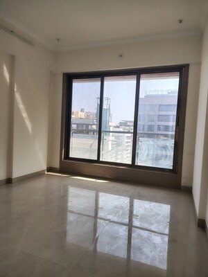 Room in 3 BHK Apartment at L Nagpal Jaswant Heights, Khar West – for Rent