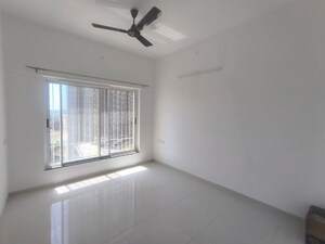 Room in 3 BHK Apartment at Runwal The Central Park, Chinchwad – for Rent