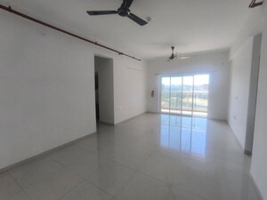 Room in 3 BHK Apartment at Runwal The Central Park, Chinchwad – for Rent