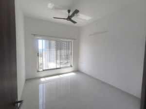 Room in 3 BHK Apartment at Runwal The Central Park, Chinchwad – for Rent