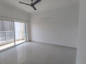 Room in 3 BHK Apartment at Runwal The Central Park, Chinchwad – for Rent