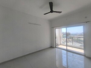 Room in 3 BHK Apartment at Runwal The Central Park, Chinchwad – for Rent