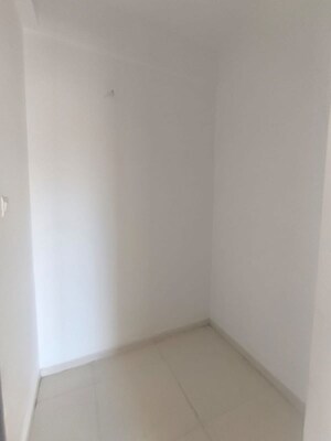 Room in 3 BHK Apartment at Runwal The Central Park, Chinchwad – for Rent