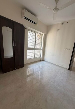 Room in 2 BHK Apartment at Lodha Amara, Kolshet Road – for Rent