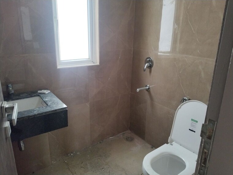 Bathroom, sector 23 3 Bedroom 1600 Sq.Ft. Builder Floor In Sector 23 Gurgaon 10710544
