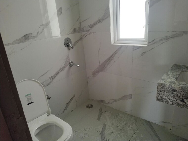 Bathroom, sector 23 3 Bedroom 1600 Sq.Ft. Builder Floor In Sector 23 Gurgaon 10710544
