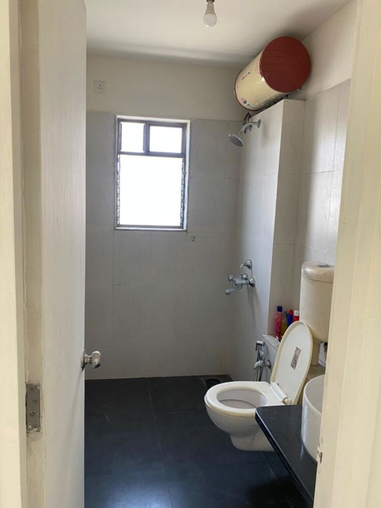 Bathroom, tata-amantra 2 Bedroom 709 Sq.Ft. Apartment In Ashok Nagar Thane 10710532