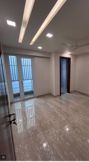 Room in 4 BHK Builder Floor at Panchsheel Park – for Rent