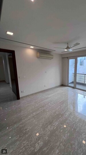 Room in 4 BHK Builder Floor at Panchsheel Park – for Rent