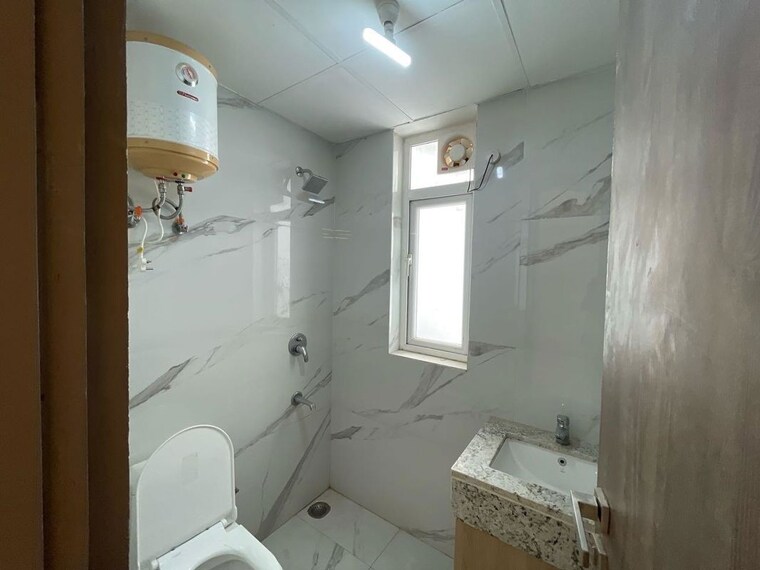 Bathroom, sector 23 3 Bedroom 1600 Sq.Ft. Builder Floor In Sector 23 Gurgaon 10710557