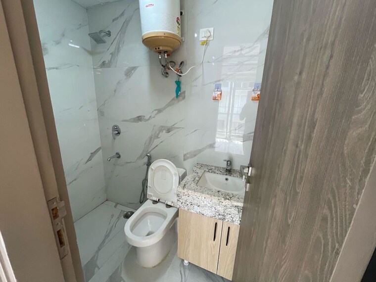 Bathroom, sector 23 3 Bedroom 1600 Sq.Ft. Builder Floor In Sector 23 Gurgaon 10710557