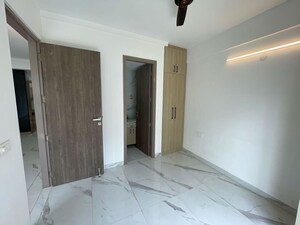Room in 3 BHK Builder Floor at Sector 23 – for Rent