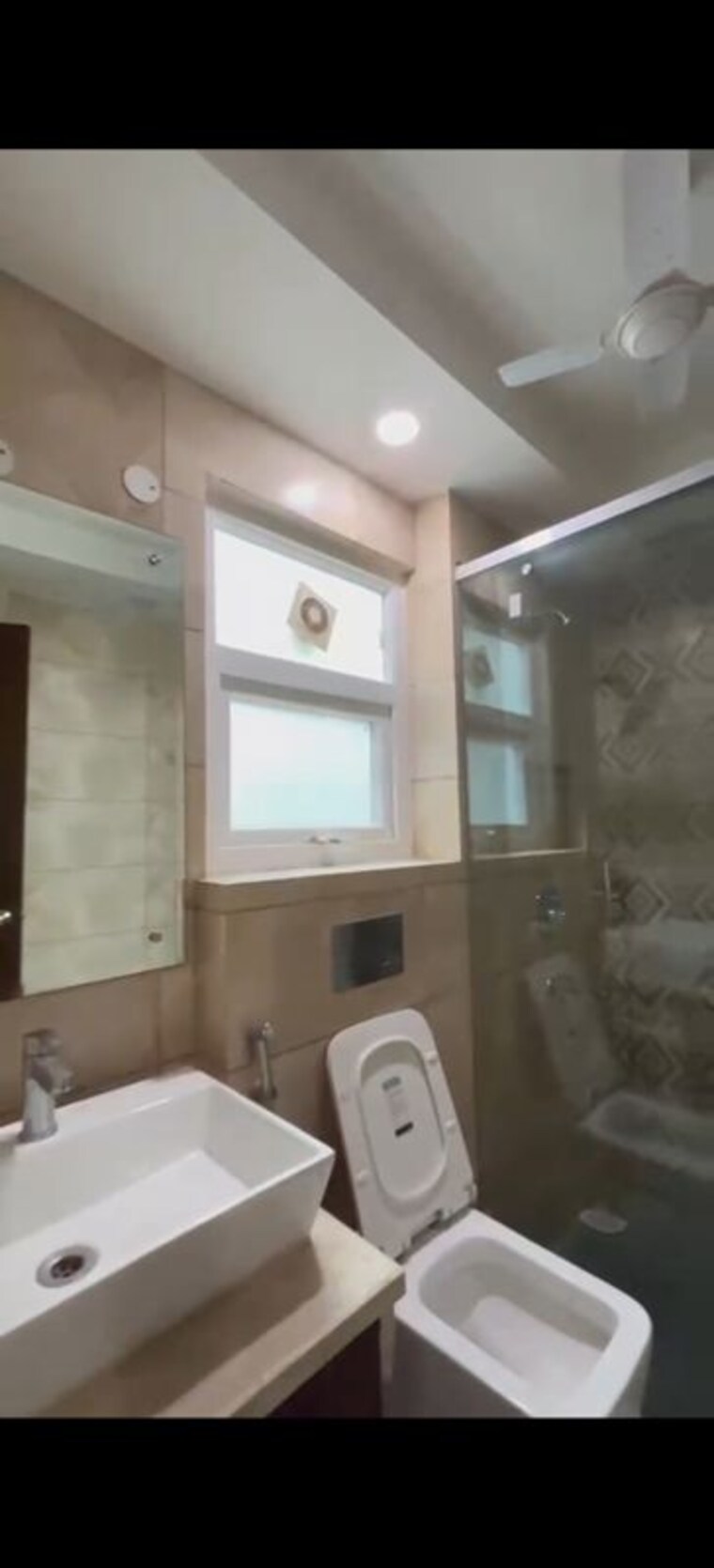 Bathroom, greater kailash i 3 Bedroom 1872 Sq.Ft. Builder Floor In Greater Kailash I Delhi 10710563