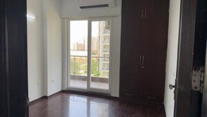 2.5 BHK Apartment For Rent in Microtek Greenburg, Sector 86