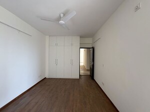 Room in 3 BHK Builder Floor at Sector 21 – for Rent