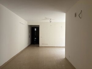 Room in 3 BHK Builder Floor at Sector 21 – for Rent