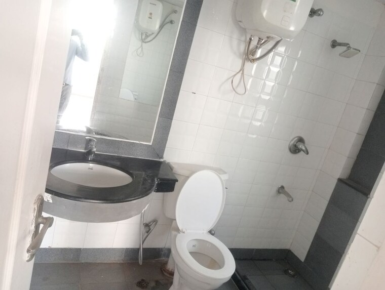 Bathroom, bestech-park-view-city-1 3.5 Bedroom 1776 Sq.Ft. Apartment In Sector 48 Gurgaon 10710630
