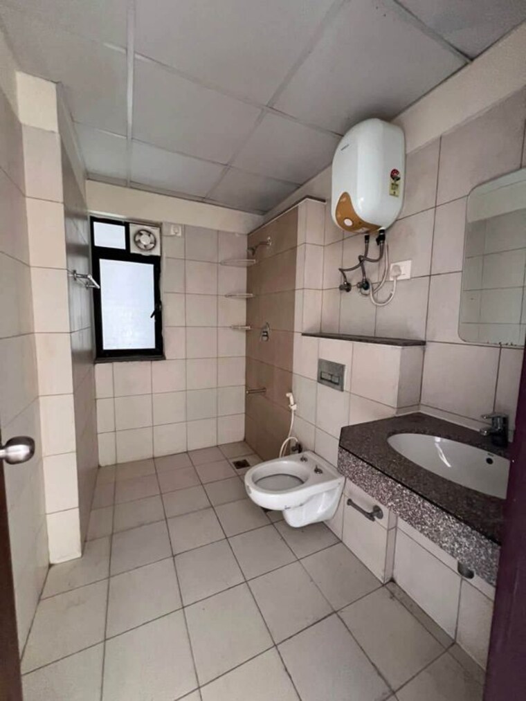 Bathroom, conscient-heritage-max 4 Bedroom 2860 Sq.Ft. Apartment In Sector 102 Gurgaon 10710638