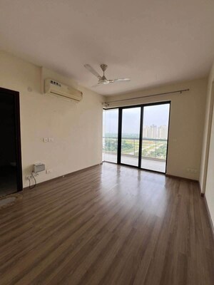 Room in 4 BHK Apartment at Conscient Heritage Max, Sector 102 – for Sale